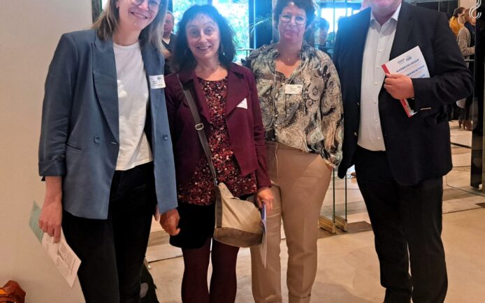 AHS-Mitarbeiter mit dem ostbelgischen Koordinator der König-Baudouin-Stiftung Freddy Genten