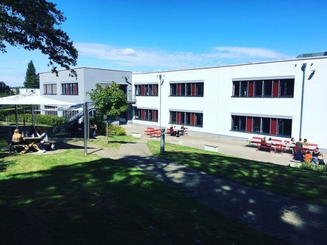 Campus-aussen-4592E71D-4616-4749-A228-469606D30D16