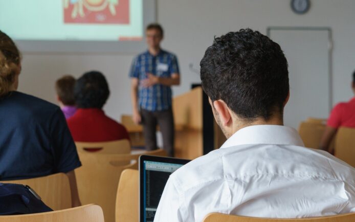 seminar-2654142_1920